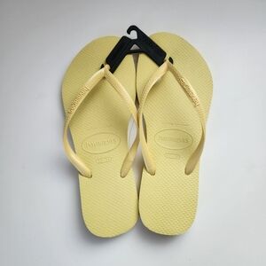 NWT Women's Havaianas Yellow Skinny Strap Flip-flops